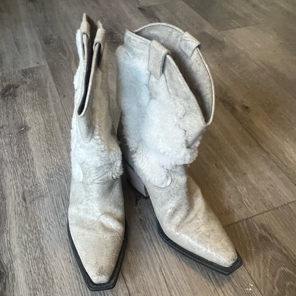 Alexander McQueen Shoes - EUC, Alexander McQueen Women Cowboy Boots.Size 9.5/10.Off white leather fur.